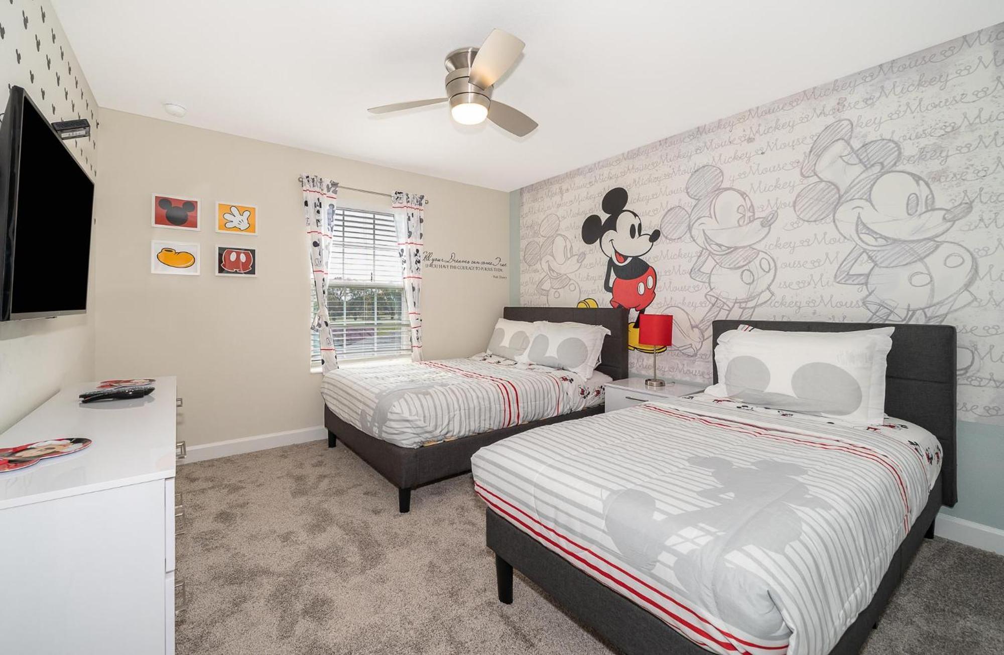 4834sl Townhouse 4 Bedrooms & 3 Bathrooms + Pool *